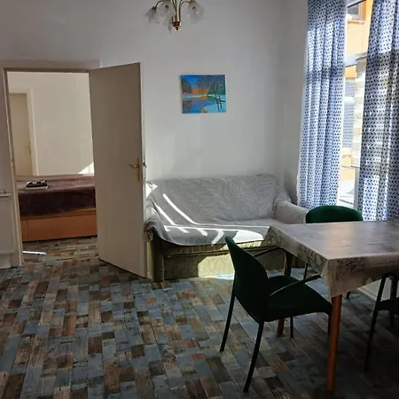 Mit Garten Zentral Апартаменти Шверін
